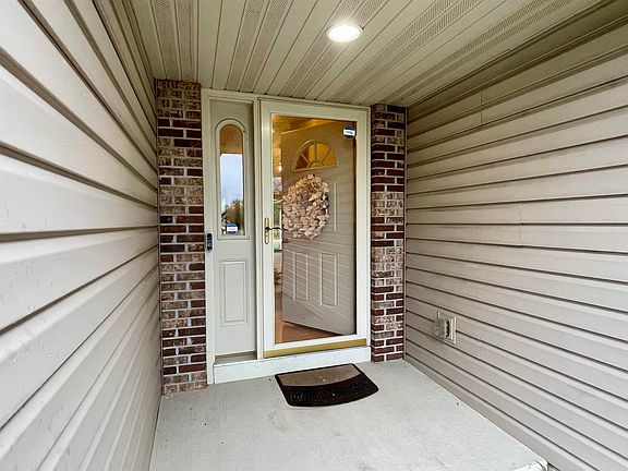 3rd image of 4302 Greenbriar Dr