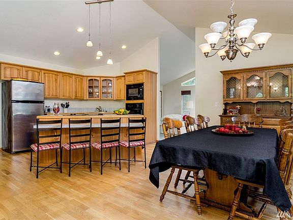 5th image of 221 E Timber Tiger Ln