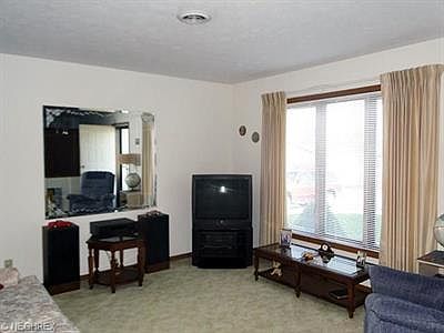 3rd image of 130 Royal Crest Dr Unit E