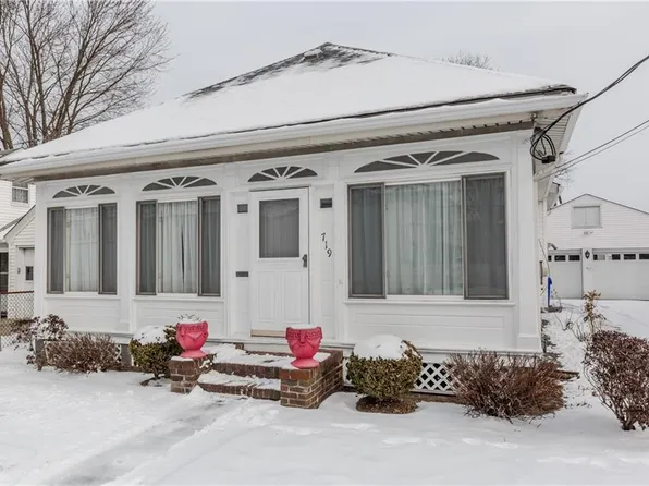 719 Newport Ave, Pawtucket, RI 02861