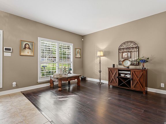 4th image of 15607 Mission Crst