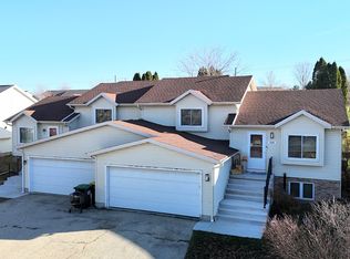 910 N Clover Ln, Cottage Grove, WI 53527