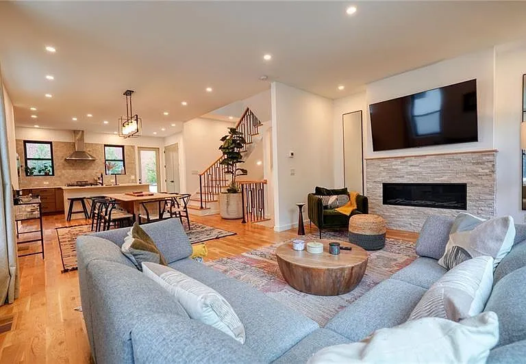 829 Barnett St NE — Photo 5