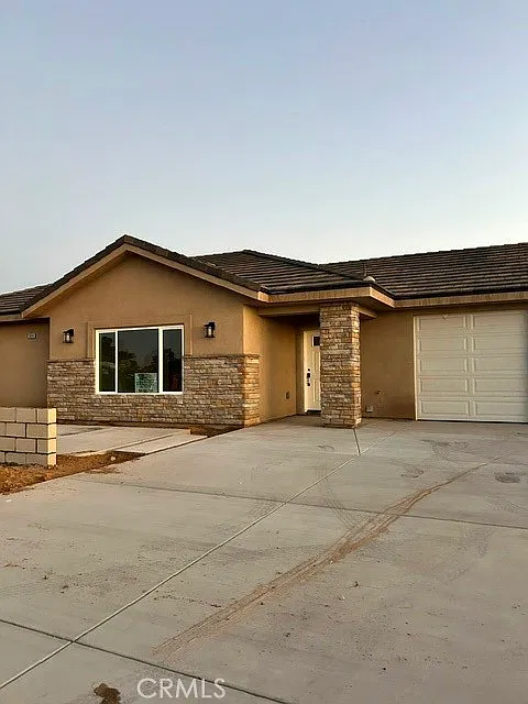 2 bed, 1300 sqft, $2,400 — Photo 1