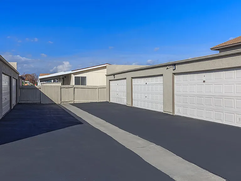 The Monrovia Apartment Homes — Photo 9