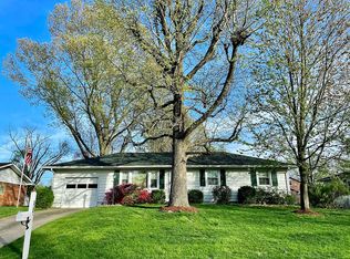1612 Menard Dr, Belleville, IL 62220