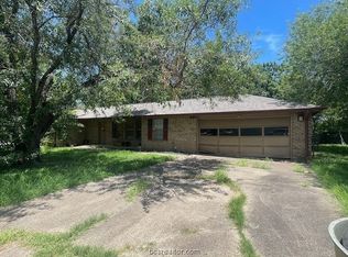 901 Chinaberry Dr, Bryan, TX 77803