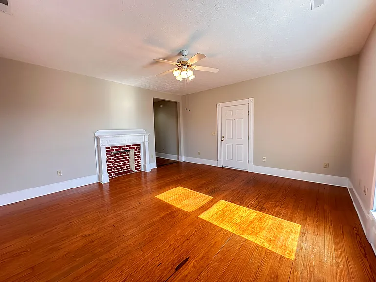 517 Walnut Ave #4 — Photo 2