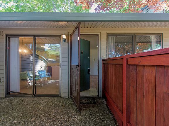4th image of 10905 SW 121st Ave