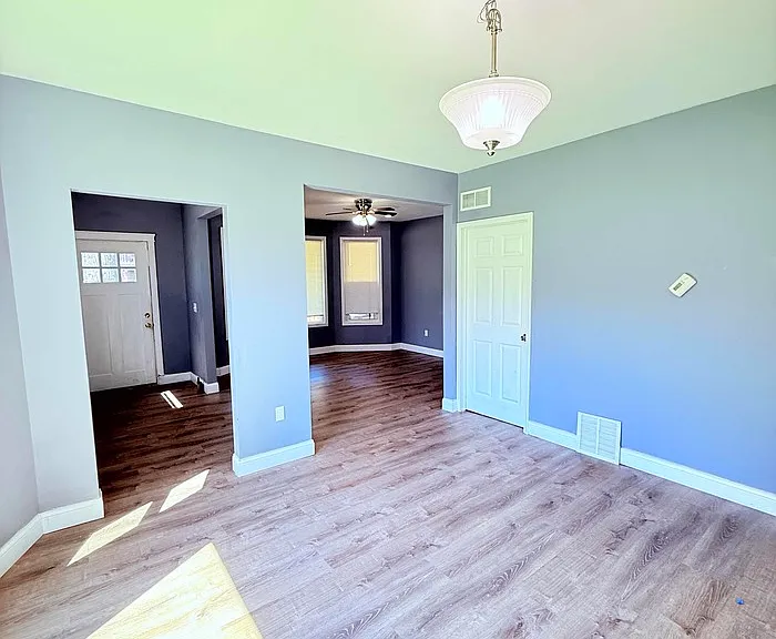 1464 Baldwin St — Photo 8