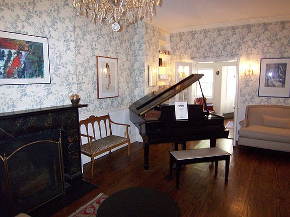 3rd image of 115 Bedford St