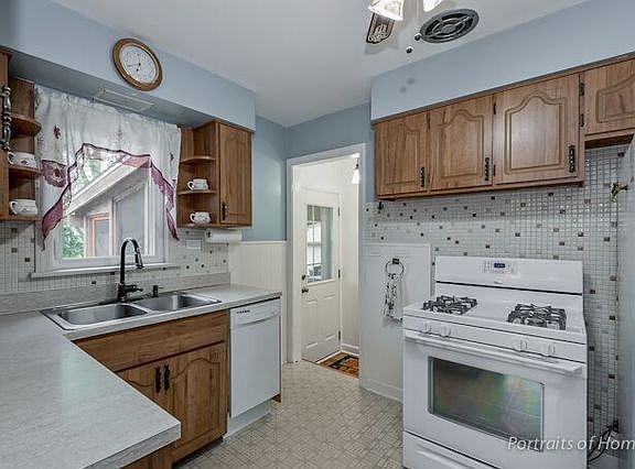 4th image of 26W229 Grand Ave