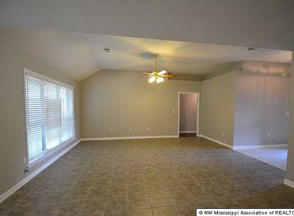 4th image of 305 Northwood Hills Dr