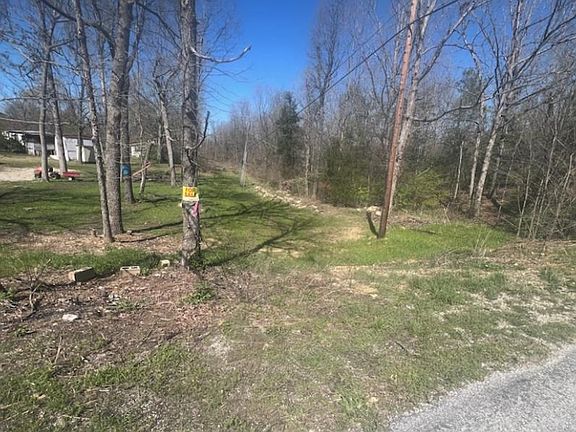 2nd image of 1202 Dawn Ln