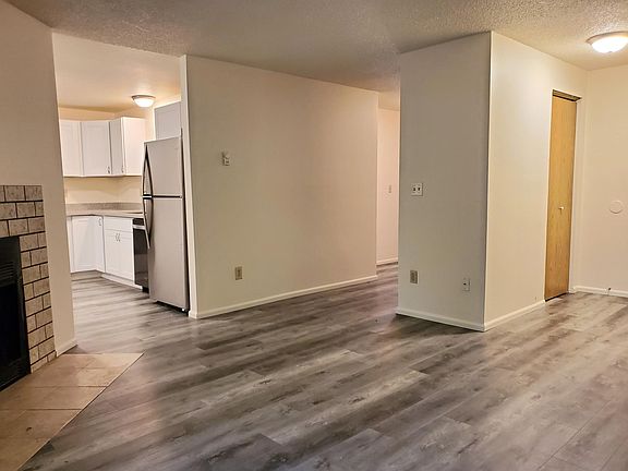 5th image of 9801 132nd Street Ct E APT B