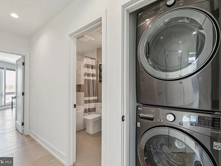 527 Brown St — Photo 25