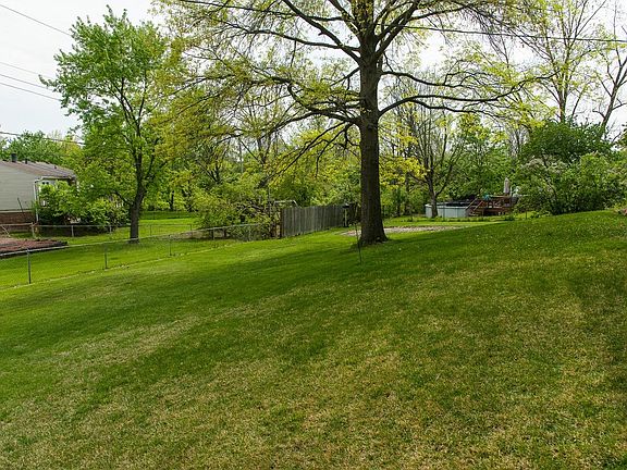 3rd image of 907 Baker Ct