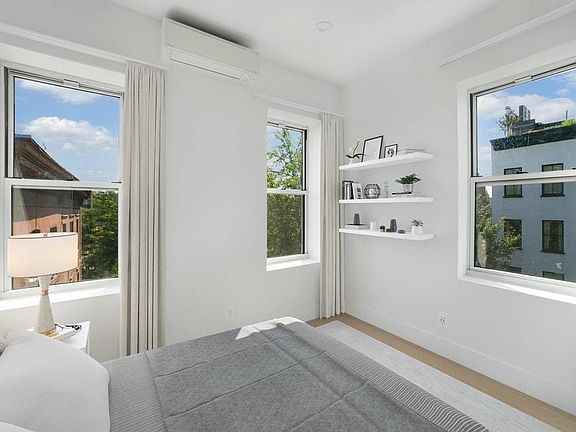 4th image of 131 Smith St #4L