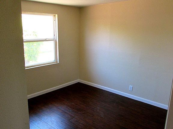 4th image of 1536 W 60th St