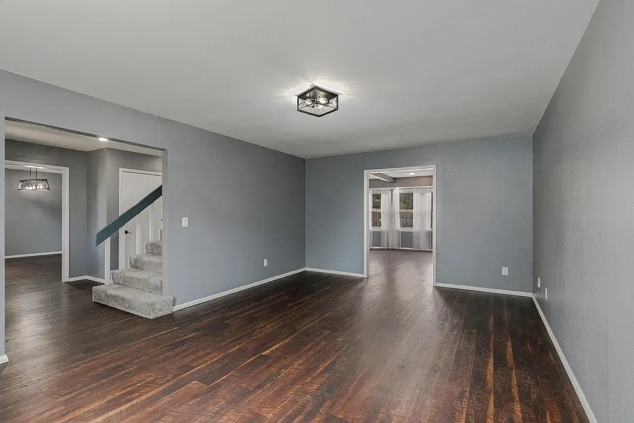 Spacious 5-Bedroom Home Backing to Neighborhood Parkwith Easy Pool Access! — Photo 4