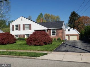 403 Sir Galahad Dr, Brookhaven, PA 19015