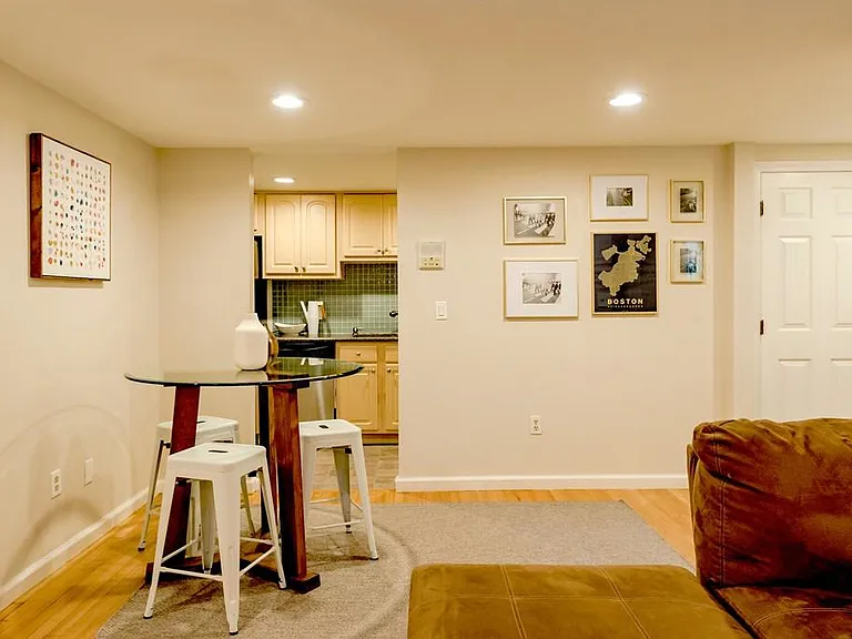 390 Riverway #1 — Photo 4