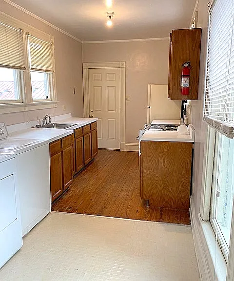 118 E 31st St #4 — Photo 9