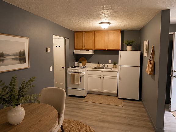 2nd image of 1956 Maryland Ave E #9