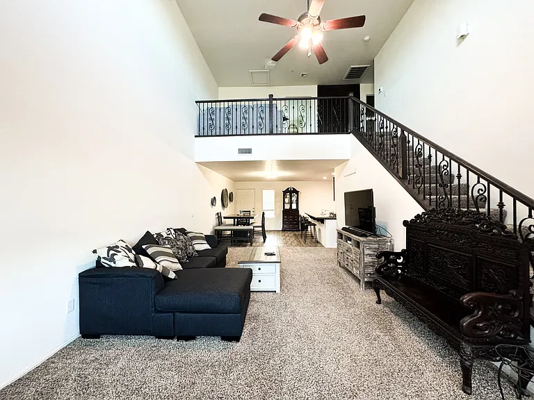7282 E 38th Ln — Photo 3
