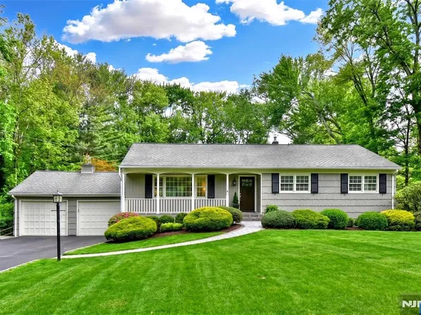 60 Dimmig Rd, Upper Saddle River, NJ 07458