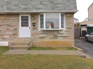 1371 Langley St, Trainer, PA 19061