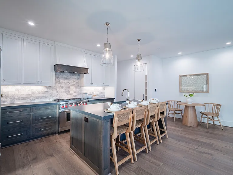 4529 Emerson Ave #8L — Photo 2