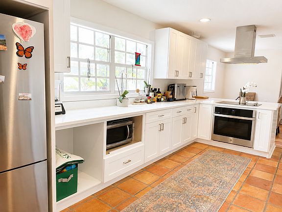 Modern farmhouse kitchen