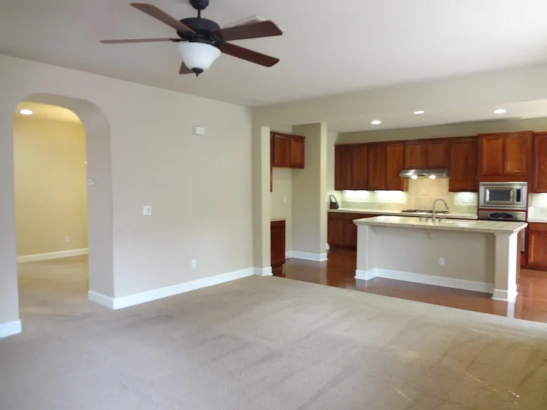 1123 Montague Ln — Photo 16