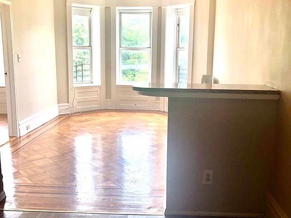 2nd image of 26 Prospect Park SW #2A