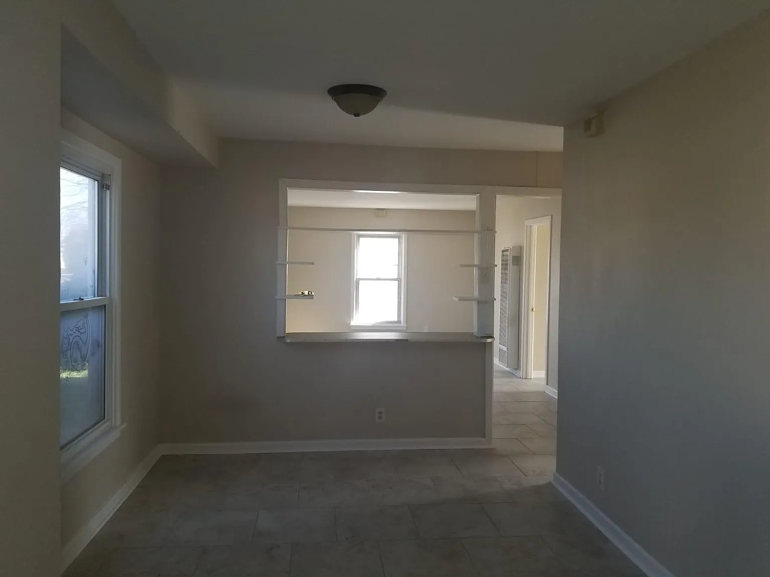 3 bed, 874 sqft, $1,590 — Photo 2