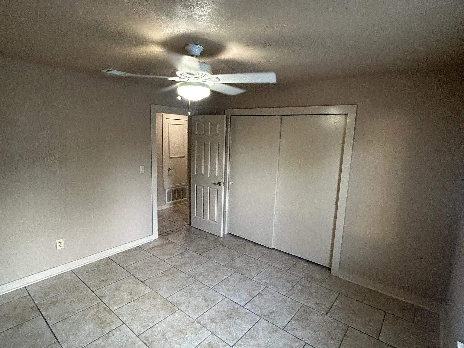 2 bed, 875 sqft, $1,450 — Photo 2