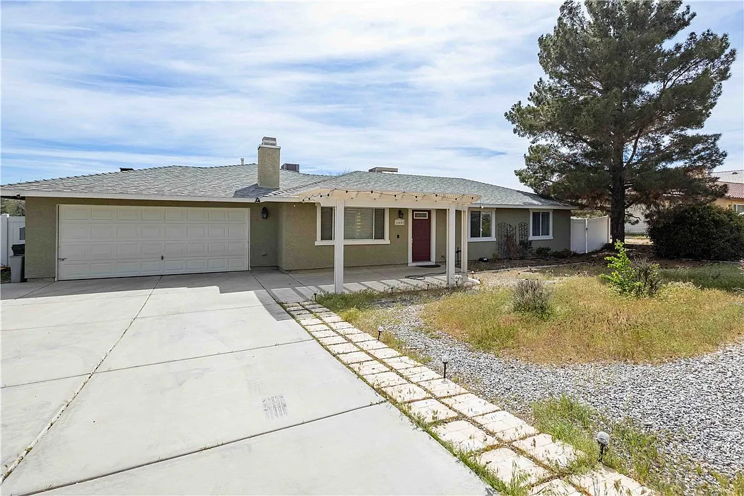 3 bed, 1560 sqft, $2,950 — Photo 1