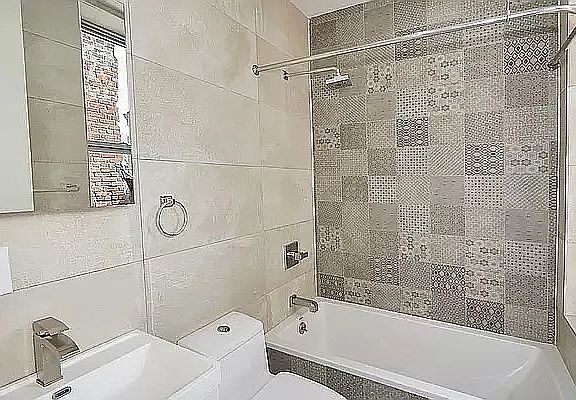 3rd image of 884 Jefferson Ave #3L