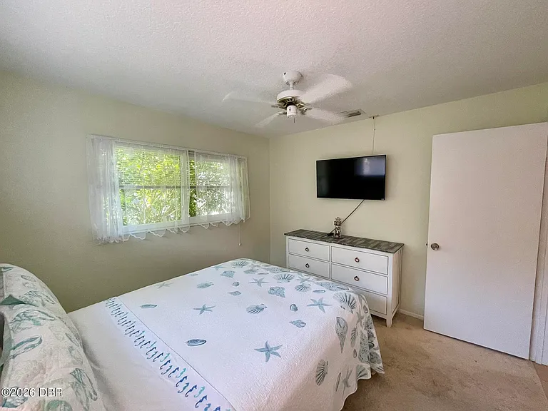 208 Hillsboro St — Photo 7