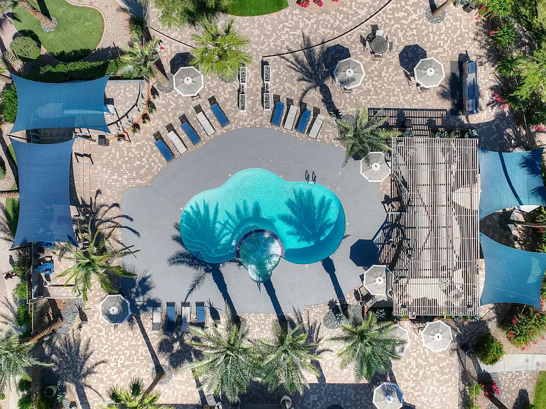 Discover Level 550: Your hidden sunlit oasis in vibrant Mesa, offering resort-style amenities. Make it your home today!