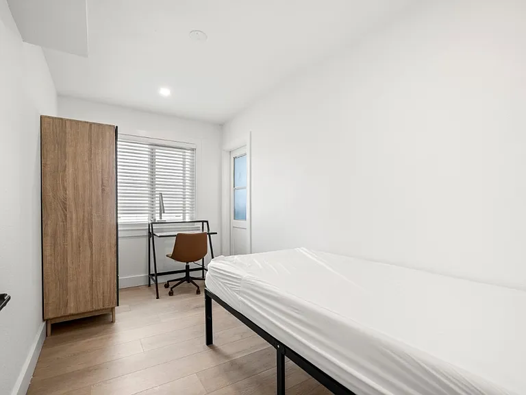 Single Bedroom Single Bedroom