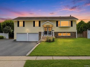18 Dexter Lane, Kings Park, NY 11754