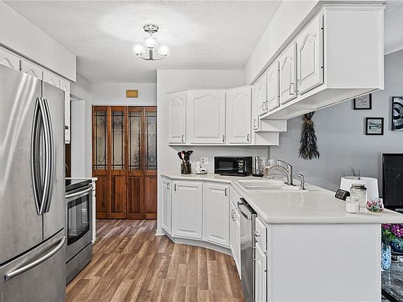 3rd image of 4437 Ocala Dr