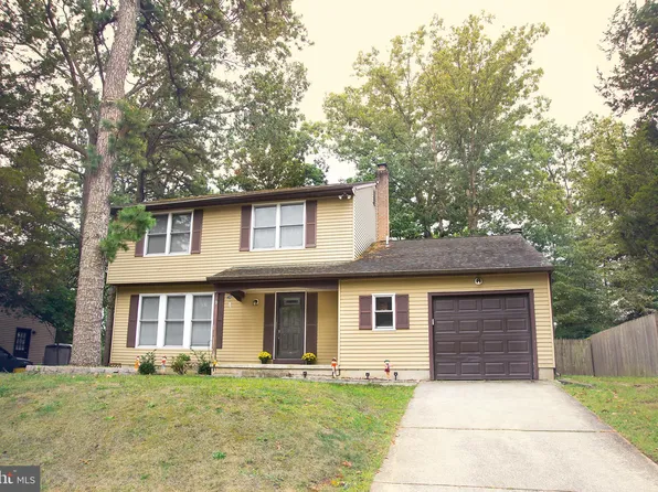 9 Pine Glen Dr, Sicklerville, NJ 08081