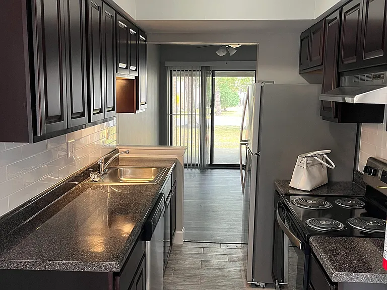 Meadowview Court Apartments — Photo 9