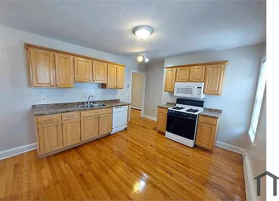 782 Morton St #3 — Photo 2