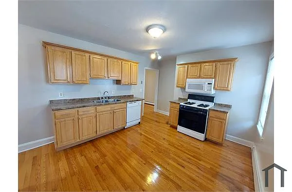Building Photo - 782 Morton St #3