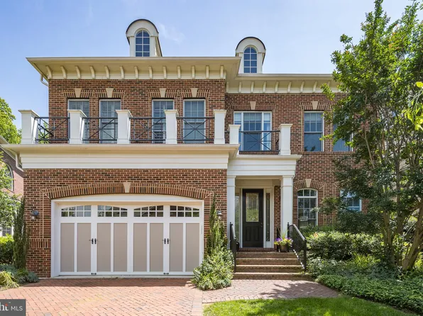 2153 Royal Lodge Dr, Falls Church, VA 22043