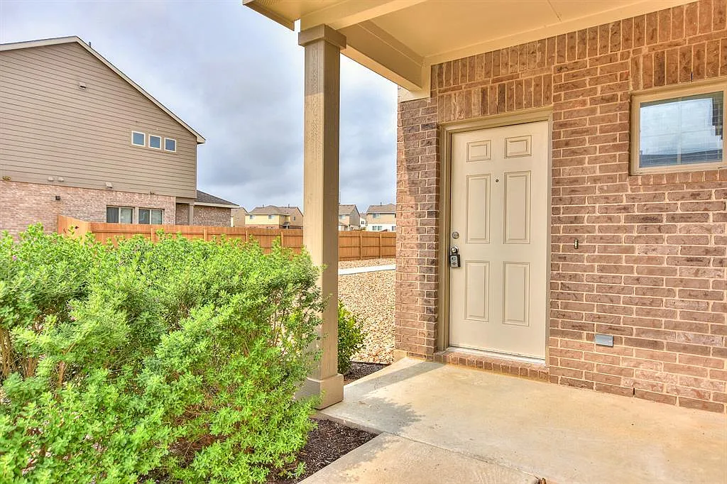 Building Photo - 420 White Steppe Way